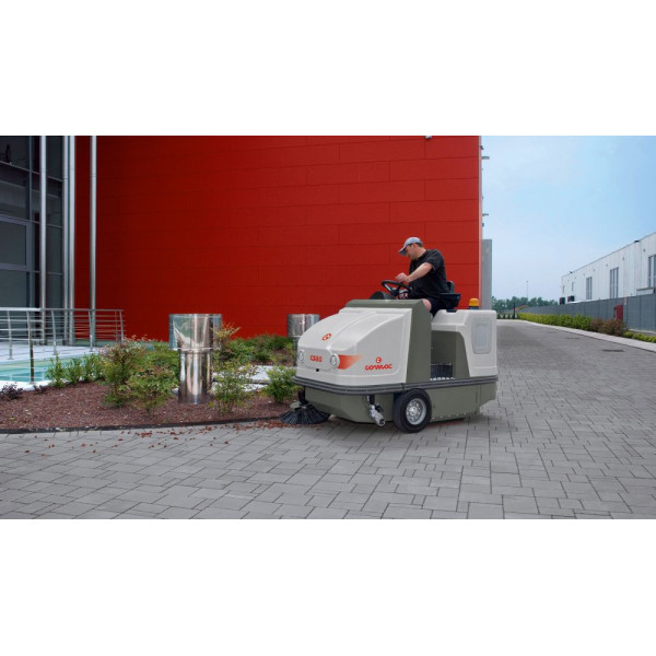 Подметальная машина с сиденьем для оператора Comac CS 80 D